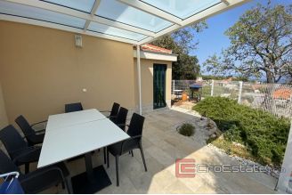 007 2034 08 Brac house with pool and sea view for sale