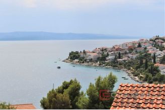 011 2030 04 Ciovo apartment house with sea view for sale