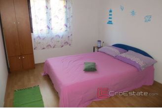 011 2030 04 Ciovo apartment house with sea view for sale