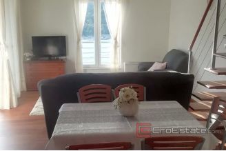 0009 2033 07 Solta duplex apartment with sea view for sale