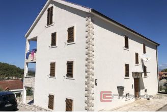 0009 2033 07 Solta duplex apartment with sea view for sale