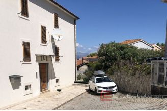 0009 2033 07 Solta duplex apartment with sea view for sale