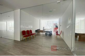 009 2027 38 split attractive office space for rent