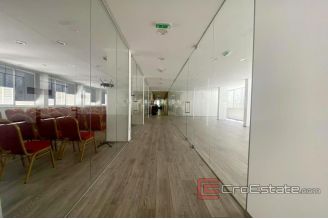 009 2027 38 split attractive office space for rent