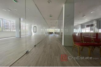 009 2027 38 split attractive office space for rent