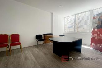 009 2027 38 split attractive office space for rent