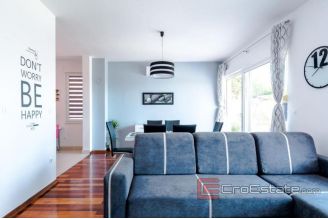 0013 2018 164 Split Znjan two bedroom apartment with terrace for rent