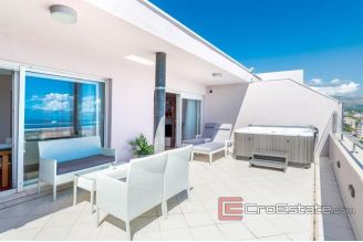0011 2018 165 Split Znjan penthouse with terrace for rent