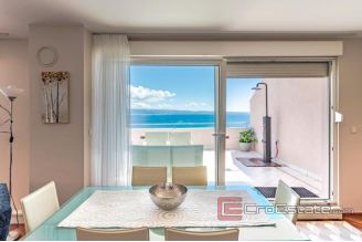 0011 2018 165 Split Znjan penthouse with terrace for rent