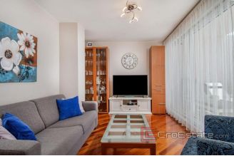 0011 2018 165 Split Znjan penthouse with terrace for rent