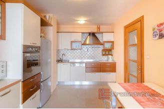 0011 2018 165 Split Znjan penthouse with terrace for rent