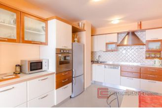0011 2018 165 Split Znjan penthouse with terrace for rent