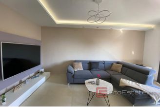 016 2034 13 island ciovo house with swimming pool for sale