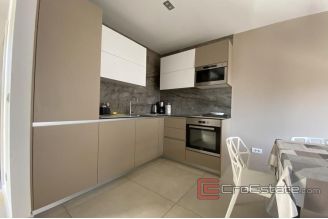 016 2034 13 island ciovo house with swimming pool for sale