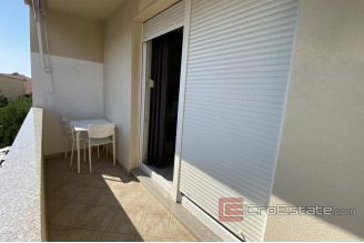 016 2034 13 island ciovo house with swimming pool for sale