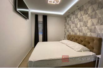 016 2034 13 island ciovo house with swimming pool for sale