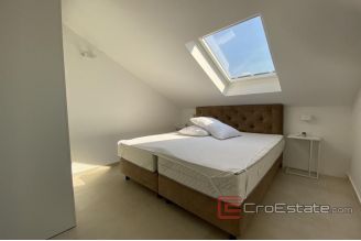 016 2034 13 island ciovo house with swimming pool for sale