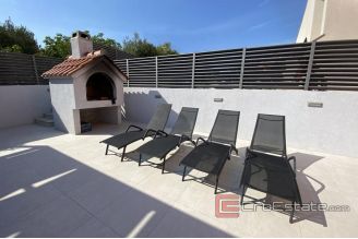 016 2034 13 island ciovo house with swimming pool for sale