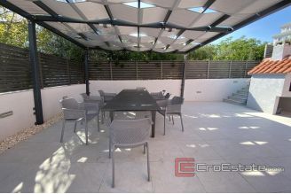 016 2034 13 island ciovo house with swimming pool for sale