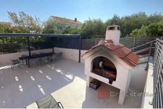 016 2034 13 island ciovo house with swimming pool for sale