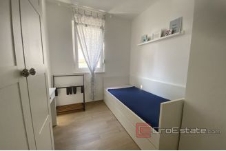 0008 2034 12 Znjan two bedrom apartment with sea view for rent