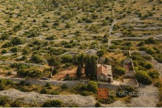 0006 5037 30 Sibenik large land with a ruin for sale