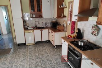 0012 2114 04 Zadar apartment house with sea view for sale