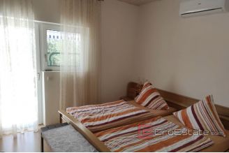 0012 2114 04 Zadar apartment house with sea view for sale