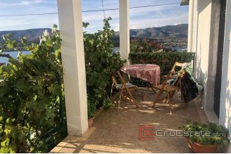 0010 2033 10 Ciovo apartment house with sea view for sale