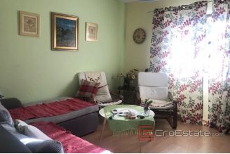 0010 2033 10 Ciovo apartment house with sea view for sale