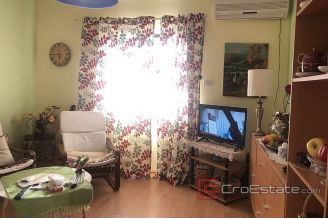 0010 2033 10 Ciovo apartment house with sea view for sale