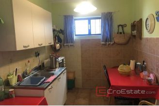 0010 2033 10 Ciovo apartment house with sea view for sale