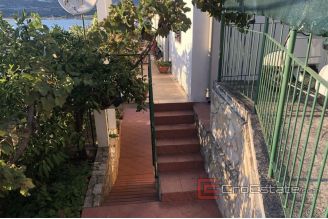 0010 2033 10 Ciovo apartment house with sea view for sale