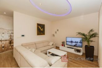 019 2033 09 Kastela house with sea view for sale