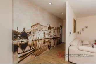 019 2033 09 Kastela house with sea view for sale