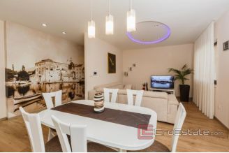 019 2033 09 Kastela house with sea view for sale