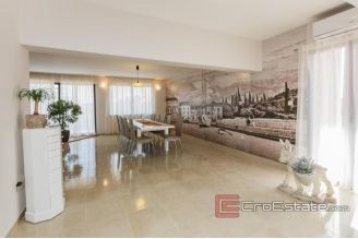 019 2033 09 Kastela house with sea view for sale