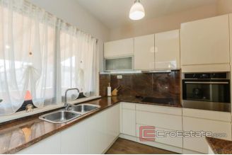 019 2033 09 Kastela house with sea view for sale