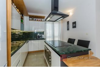 019 2033 09 Kastela house with sea view for sale