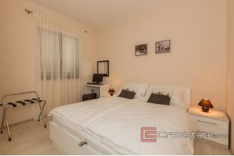 019 2033 09 Kastela house with sea view for sale