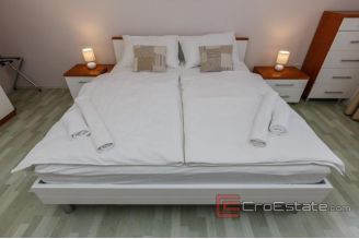 019 2033 09 Kastela house with sea view for sale