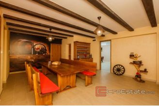 019 2033 09 Kastela house with sea view for sale