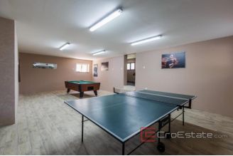 019 2033 09 Kastela house with sea view for sale