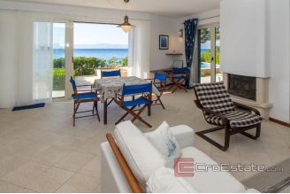 014 2029 13 seafront house with pool for sale