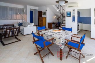 014 2029 13 seafront house with pool for sale