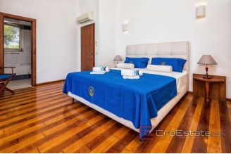 014 2029 13 seafront house with pool for sale