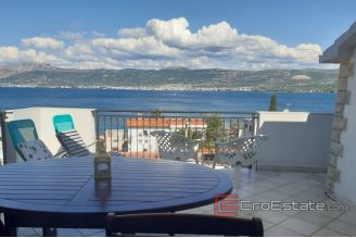 0020 2115 03 Ciovo apartment house with sea view for sale