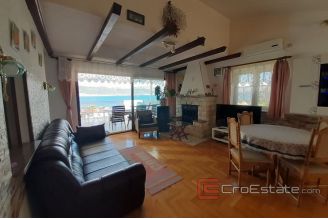 0020 2115 03 Ciovo apartment house with sea view for sale