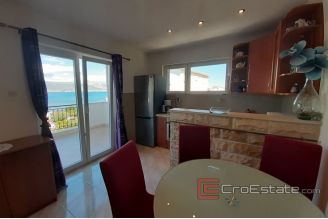 0020 2115 03 Ciovo apartment house with sea view for sale