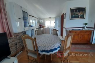 0020 2115 03 Ciovo apartment house with sea view for sale